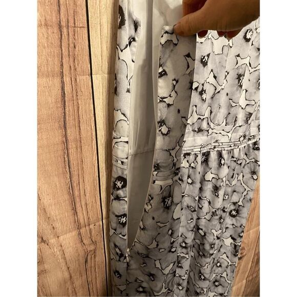 Banana Republic size 12 Floral Ruffle-Vee Maxi Dress grey black - Picture 8 of 9